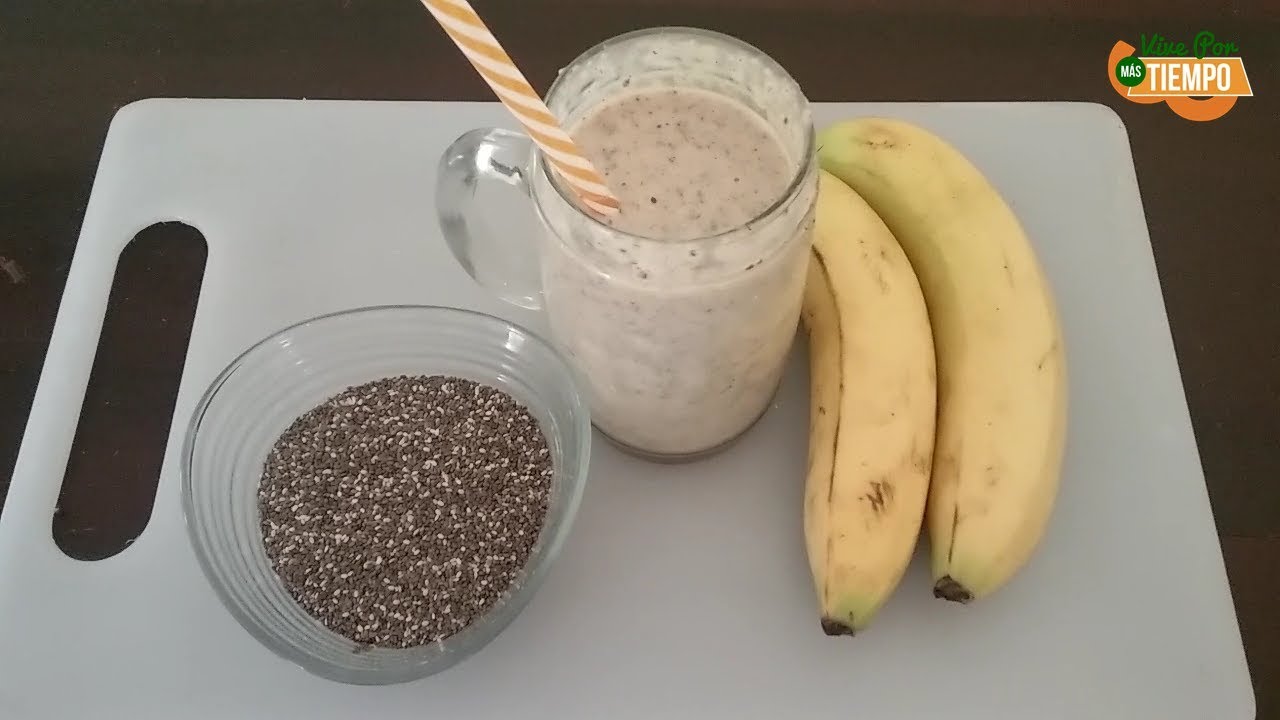 Prueba el irresistible licuado de plátano avena y chía