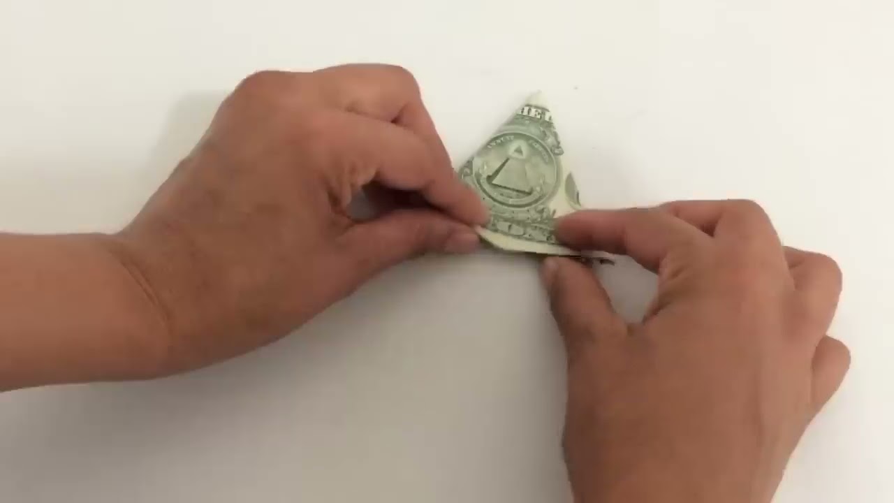 Cómo doblar un dólar para atraer buena suerte