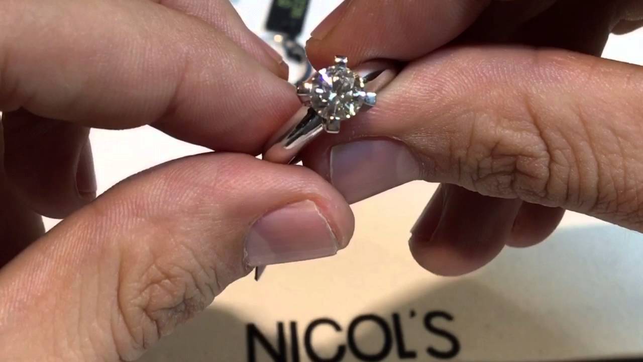 El anillo de compromiso perfecto: consejos para su diseño y estilo